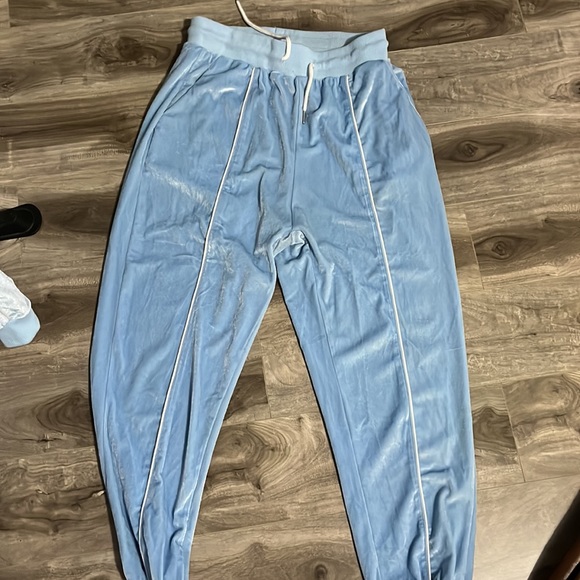 Fashion Nova Velvet Set - Picture 2 of 3